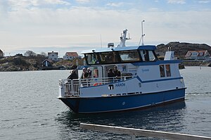 M/S Härön på väg in till färjeläget i Kyrkesund