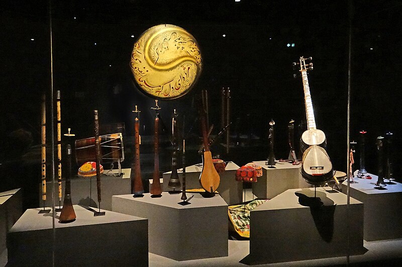 File:MUSIC, musée des instruments (Céret) (10306598343).jpg