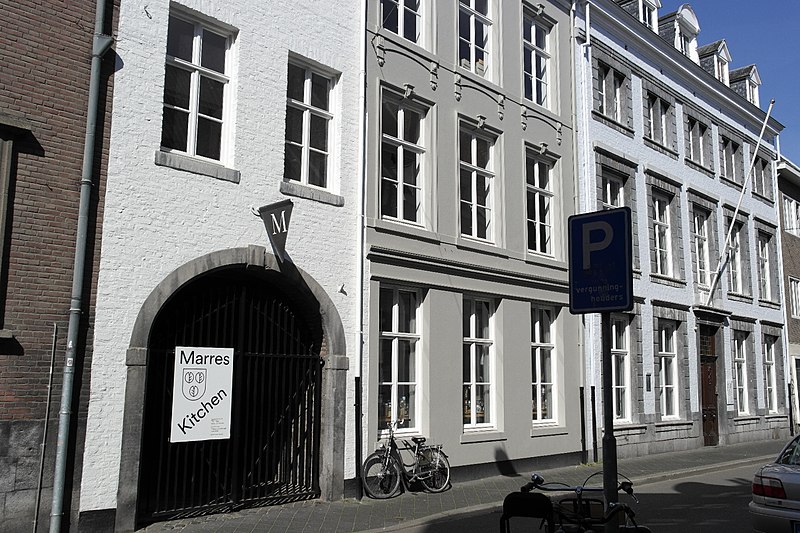 File:Maastricht-Statenkwartier, Capucijnenstraat, Marres02.JPG