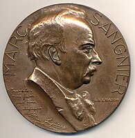 Avers de la médaille honorant Marc Sangnier, bronze, 81 mm, œuvre de Lucien Bazor.