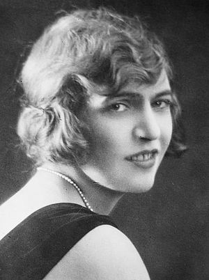 English: Welsh pianist Marie Novello (1884–1928)