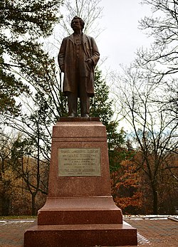 Марк Твен Statue.jpg