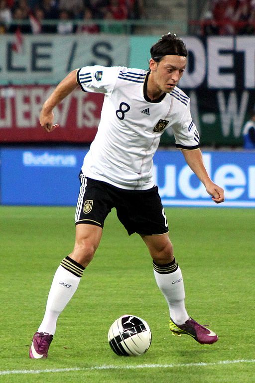 File:Mesut Özil, Germany national football team (04).jpg - Wikimedia Commons