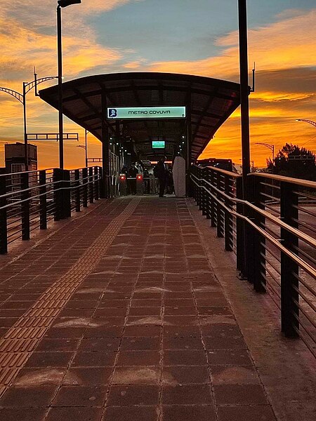 File:Metrobús Metro Coyuya (Línea 2).jpg