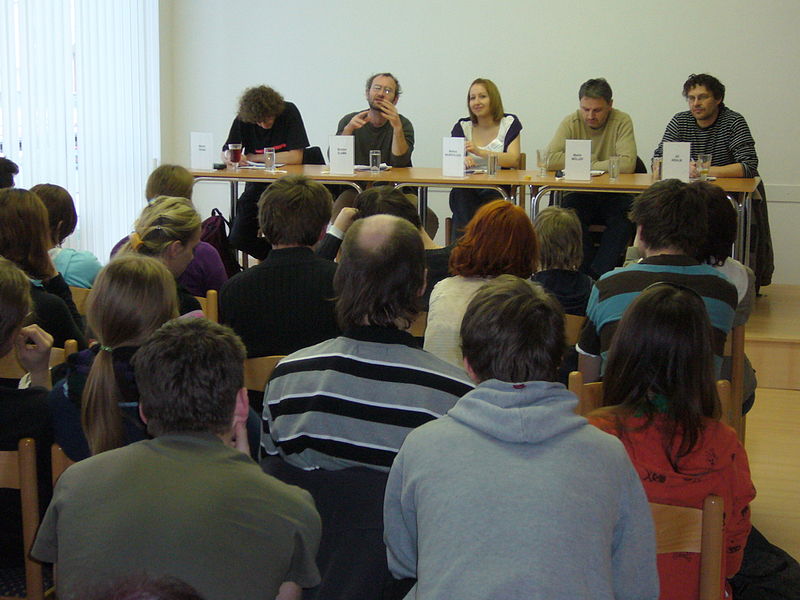 File:Mladá kamera 2008 - rozborový seminář, porota.jpg