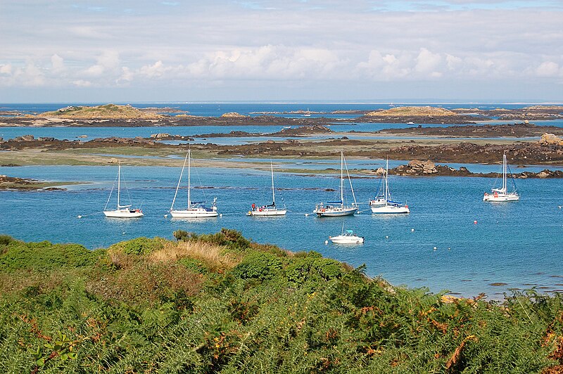 File:Mouillage dans le Sound de CHausey partie nord.JPG