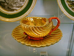 Tasse style rocaille, c. 1790. Musée des porcelaines (Florence)