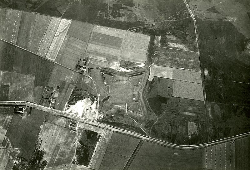 File:NIMH - 2155 043717 - Aerial photograph of Zwartendijkerschans, The Netherlands.jpg