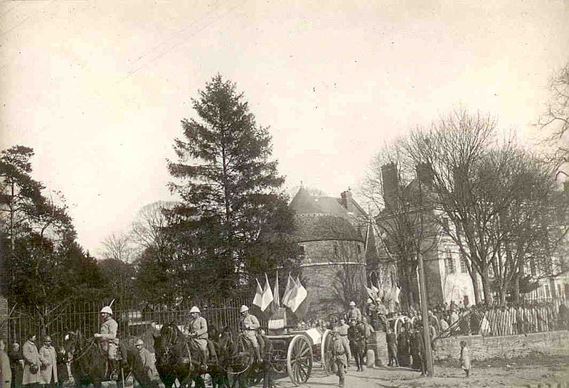 File:Obsèques du lieutenant Madelin et de l'adjudant Degond tués à l'ennemi (guerre de 1914-1918)-Photo 1 sur 3.jpg