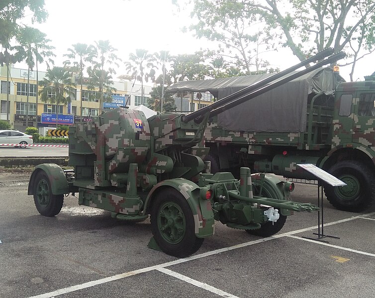 File:Oerlikon anti aircraft gun of Malaysian Army in display in AKM Pahang 2022.jpg