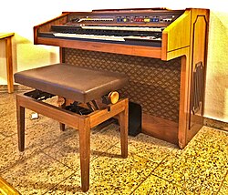 Orgel (Farfisa).jpg