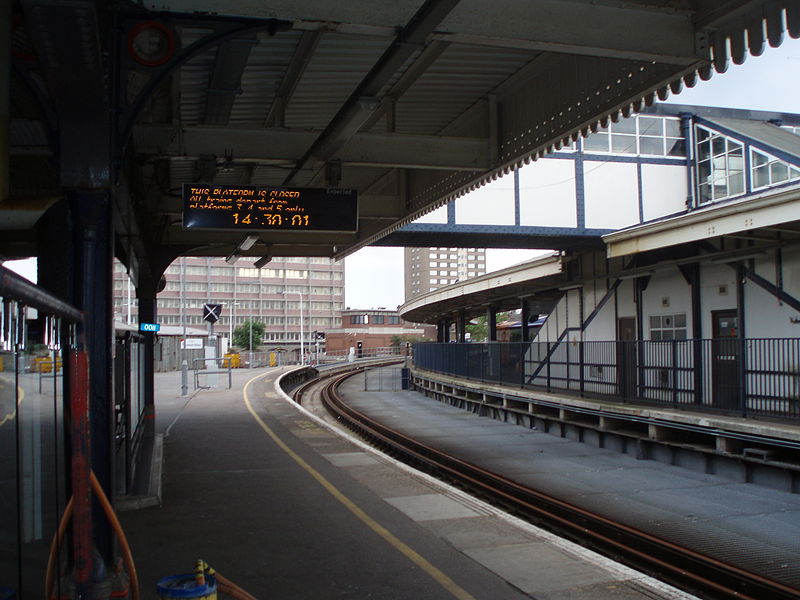 File:P1010094Disused platform.JPG