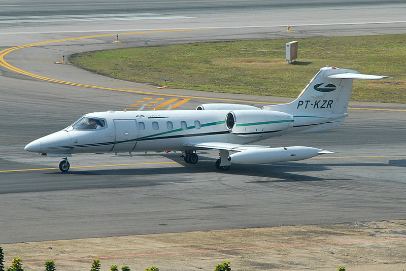 File:PT-KZR@CGH 17AUG14 (14979661523).jpg