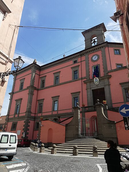 File:Palazzo Colonna Marino 4.jpg