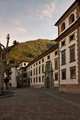 Tirano: Geographie, Geschichte, Verkehr