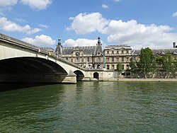 Paris le Louvre au Pont-Royal