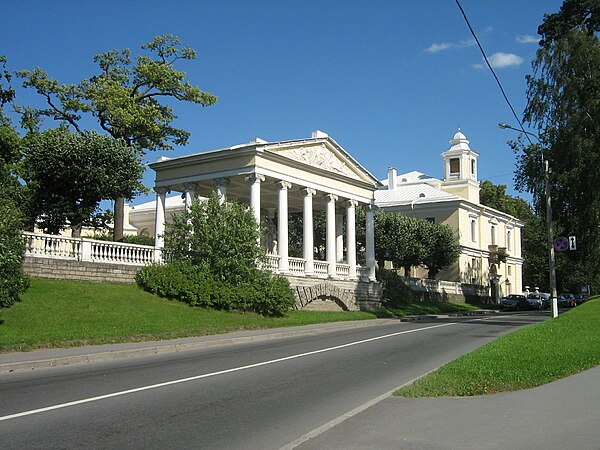 Entrance to the park with pavilion "Three Graces"