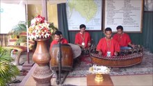 File: Phnom penh mucisiens du Palais Royal.ogv