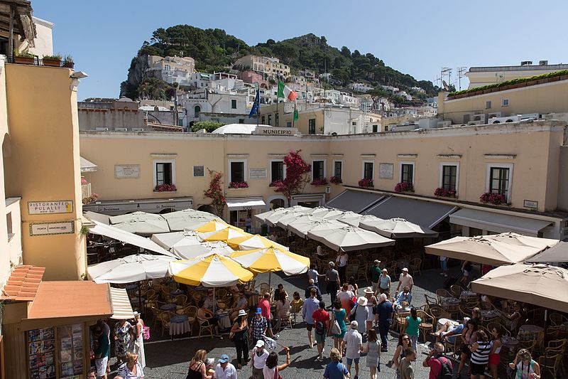 File:Piazzetta (Capri), 2016.jpg