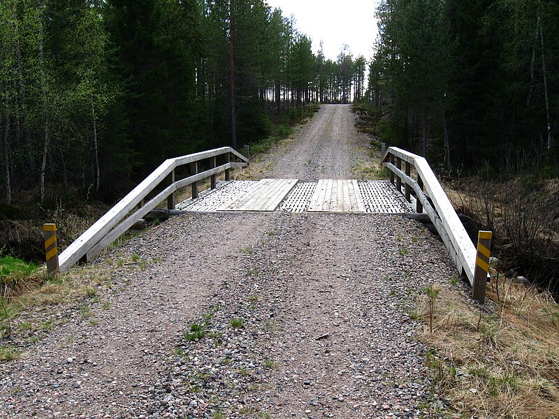 File:Piltuanjoen silta.JPG