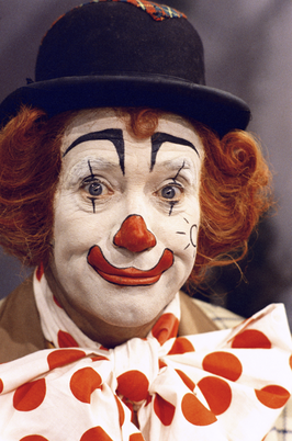 Personage Pipo De Clown: Kenmerken, Achtergrond, Rolverdeling serie en film