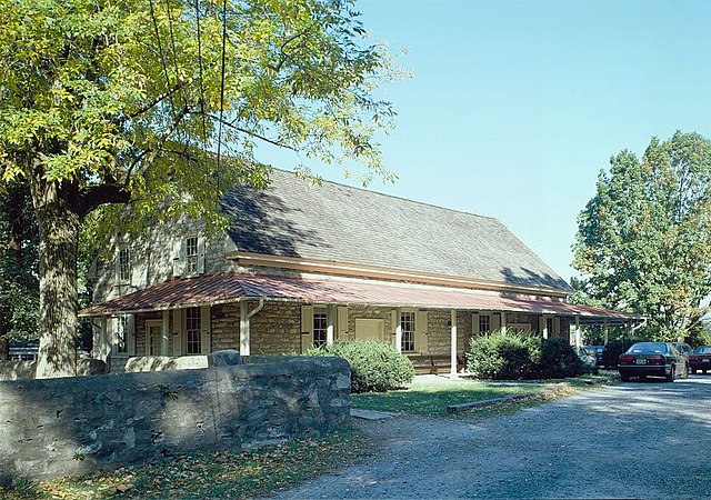 Plymouth Friends Meetinghouse, built in 1708