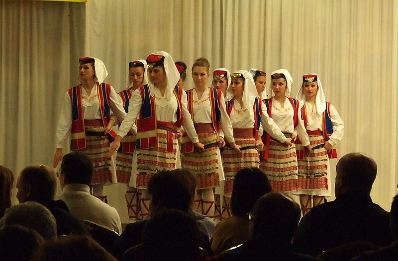 File:Praha, Karlín, Olympik, Setkání folklorních souborů II.JPG