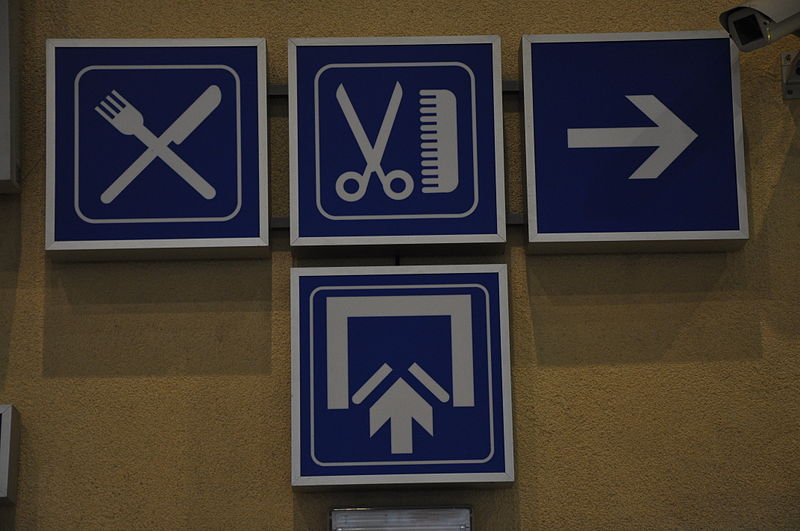 File:Prostějov-kadeřnictví-na-nádraží2014cedule.jpg