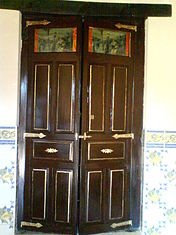 Puerta española de cuarterones de madera S. XIX