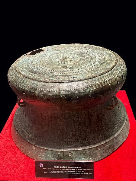 Tập_tin:Quang_Chinh_bronze_drum.jpg