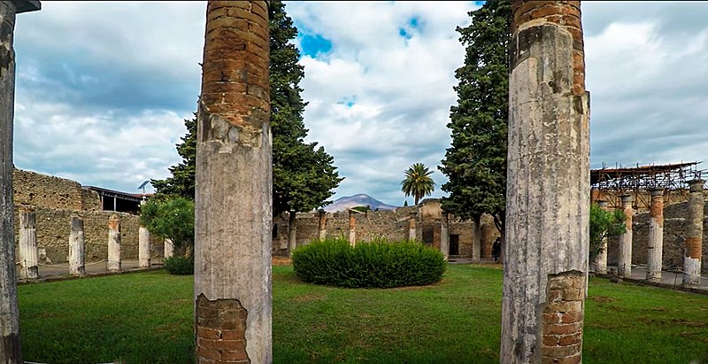 File:Rear peristyle House of the Faun Pompeii Walk.jpg