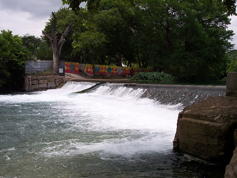 File:Rio Vista Dam (2005).jpg