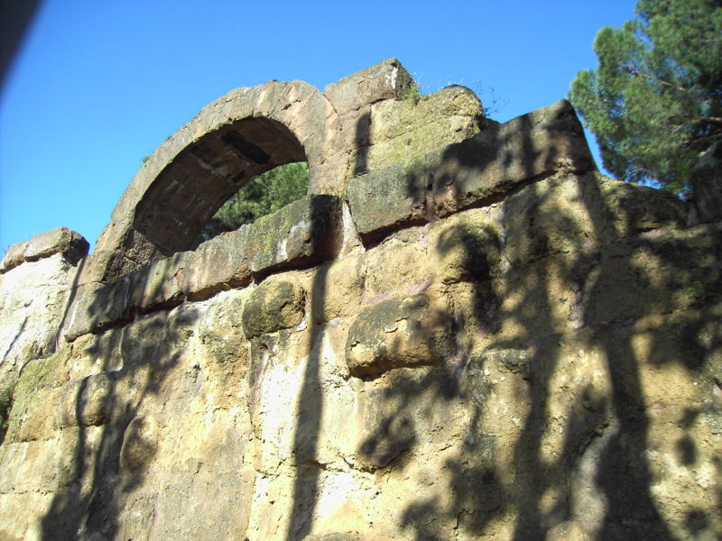 File:Ripa - le mura a via di sant anselmo arco a porta raudusculana 051211-08.JPG