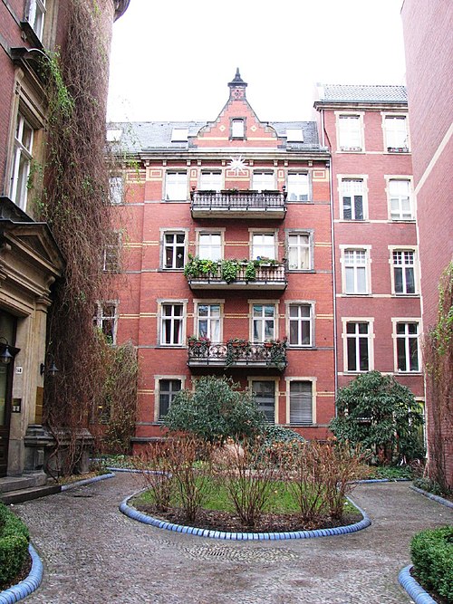 The house in Albrechtstraße (Berlin-Mitte) where the three episodes begin