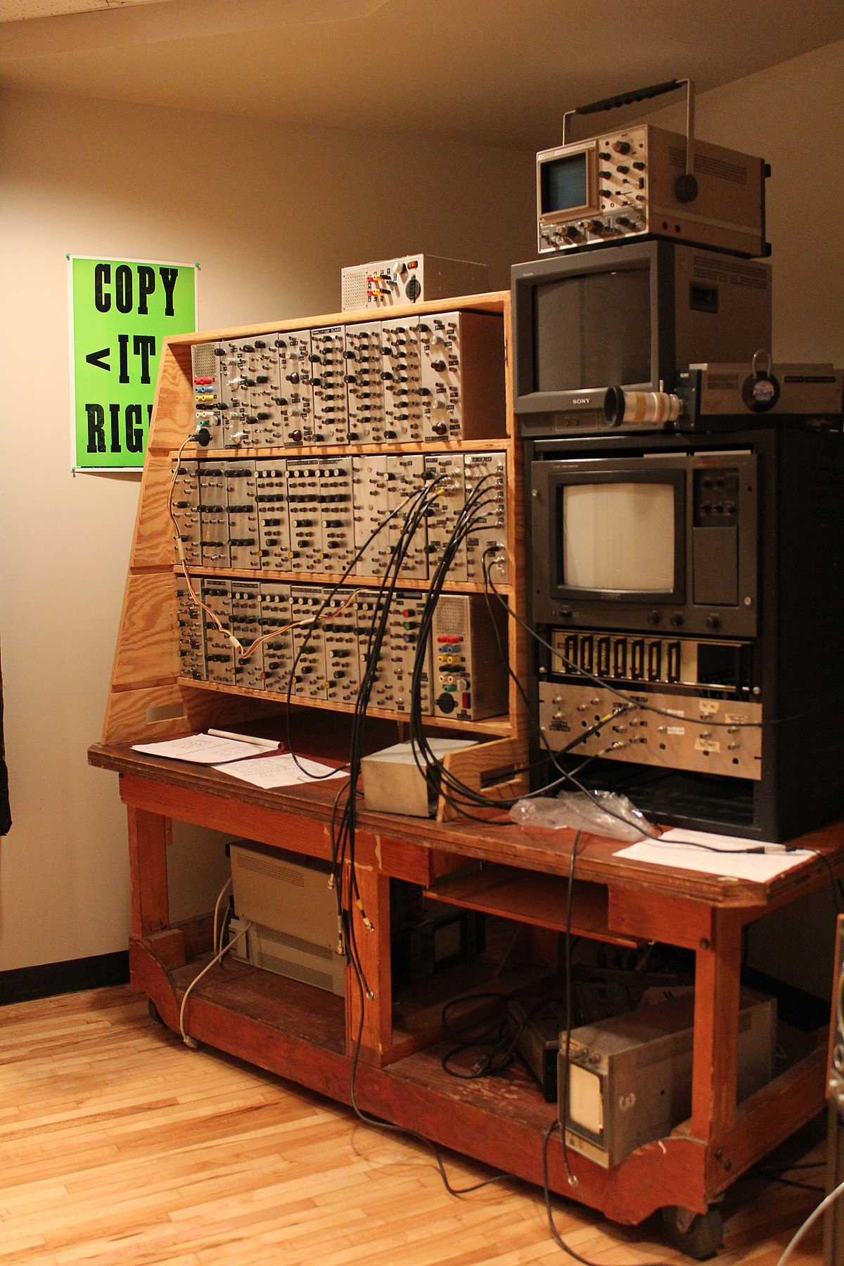 File Saic Video Synth Jpg Wikimedia Commons