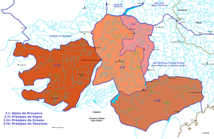 Carta schematica delle Alpi e Prealpi di Provenza secondo la SOIUSA. Sono evidenziate le quattro sottosezioni: 3.I Alpi di Provenza, 3.II Prealpi di Digne, 3.III Prealpi di Grasse, 3.IV Prealpi di Vaucluse