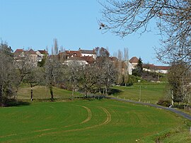 Celkový pohled na Saint-Jory-las-Bloux