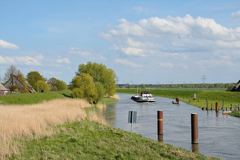 File:Schleswig-Holstein, Drehbrücke Klevendeich NIK 3033.JPG