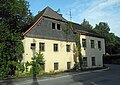 Gasthof mit Gasthaus „Erbgericht Schmölln“, Saalanbau, winkliger Stallscheune und rückwärtig angebauten Seitenflügeln