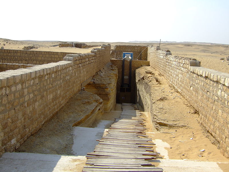 File:SerapeoSaqqara.JPG