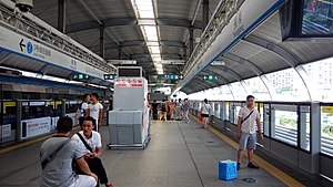 Шэньчжэнь, линия метро 3, Henggang Sta Platform.jpg