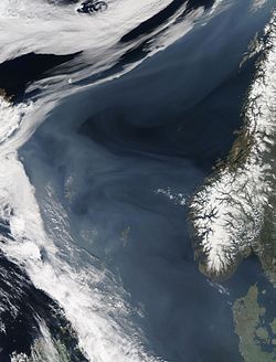 Smoke over the Norwegian Sea-2006-05-07 lrg.jpg