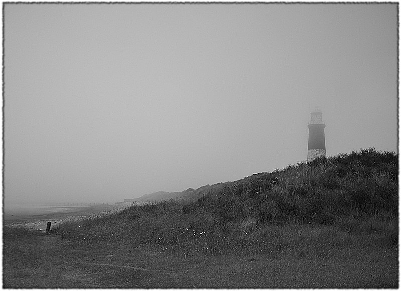 File:Spurn Lighthouse in the sea mist.JPG