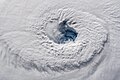 13. A Florence hurrikán szeme Alexander Gerst fotóján a Nemzetközi Űrállomásról 2018. szeptember 12-én (javítás)/(csere)