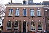 Herenhuis, gelegen in de bocht van de stationsstraat, voorheen Baanstraat geheten, dateert in zijn huidige vorm uit het laatste kwart van de negentiende eeuw