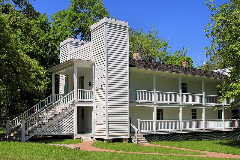 File:Steamboat house huntsville tx 2014.jpg