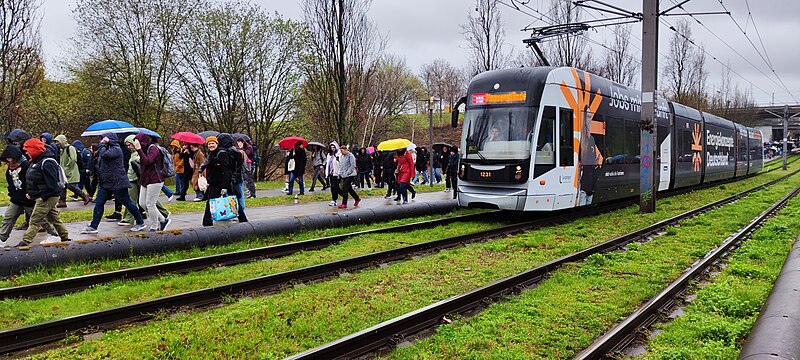 File:Straßenbahn Leipzig 16 1231 Messegelände 2403231024.jpg