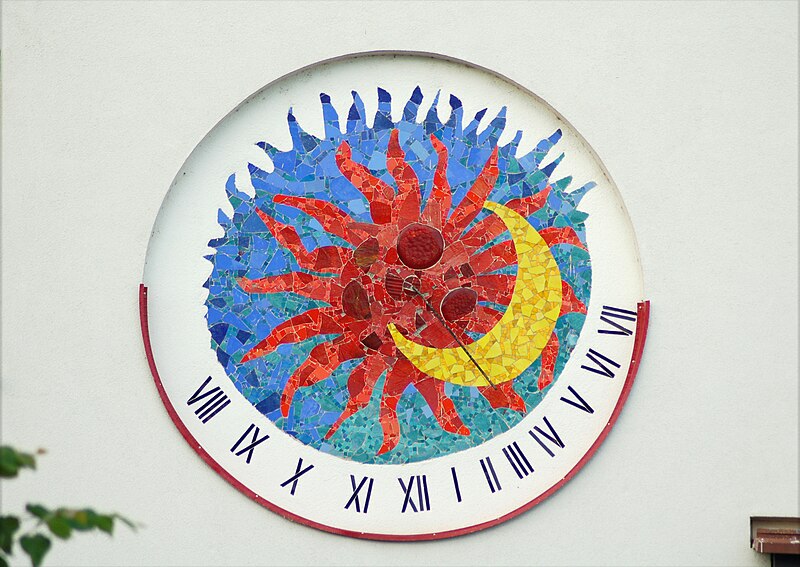 File:Sundial, Oberwaltersdorf.jpg