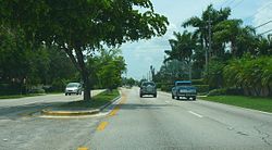 Sunset Drive батыс бағытта, Флорида штаты, Гленвар Хайтс қаласындағы Палметто жылдам жолының батысында, шілде 2008 ж.