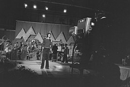 TV opnamen in de sporthal Beverwijk met Udo Jürgens, mei 1974 - 15.jpg